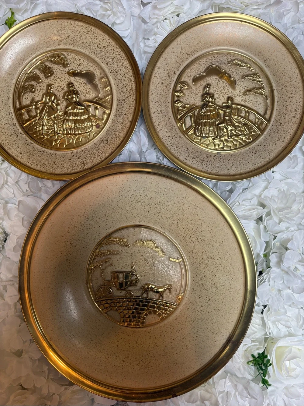 Vintage Style Gold Decorative Wall Plates - Set of 3 - Picture 2 of 5